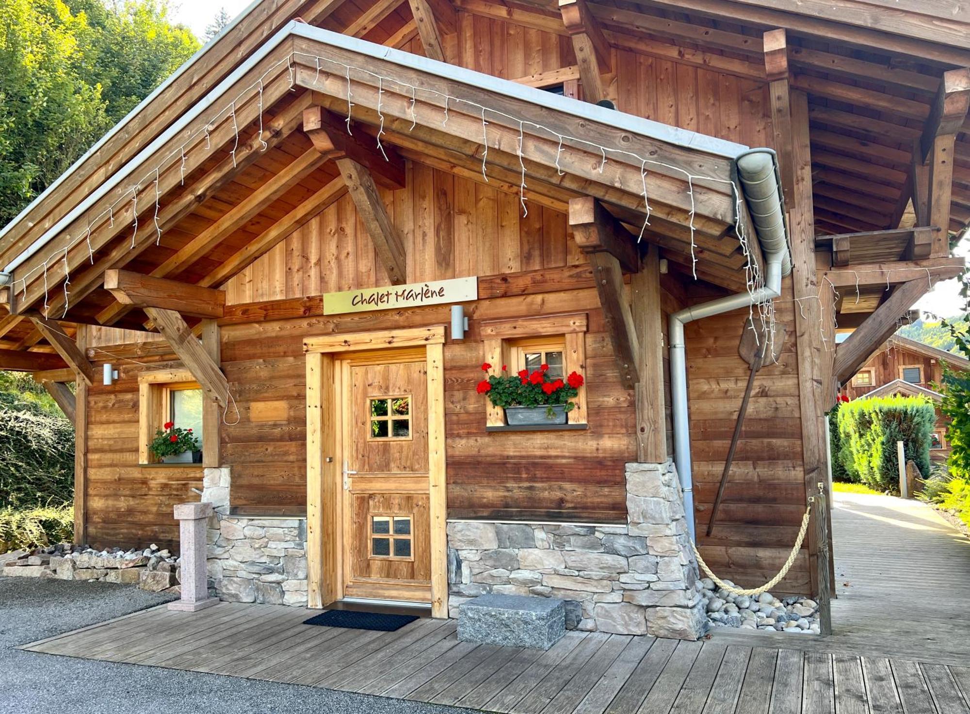 Logis Hotel, Chalets Et Restaurant Les Chatelmines La Bresse Exterior photo