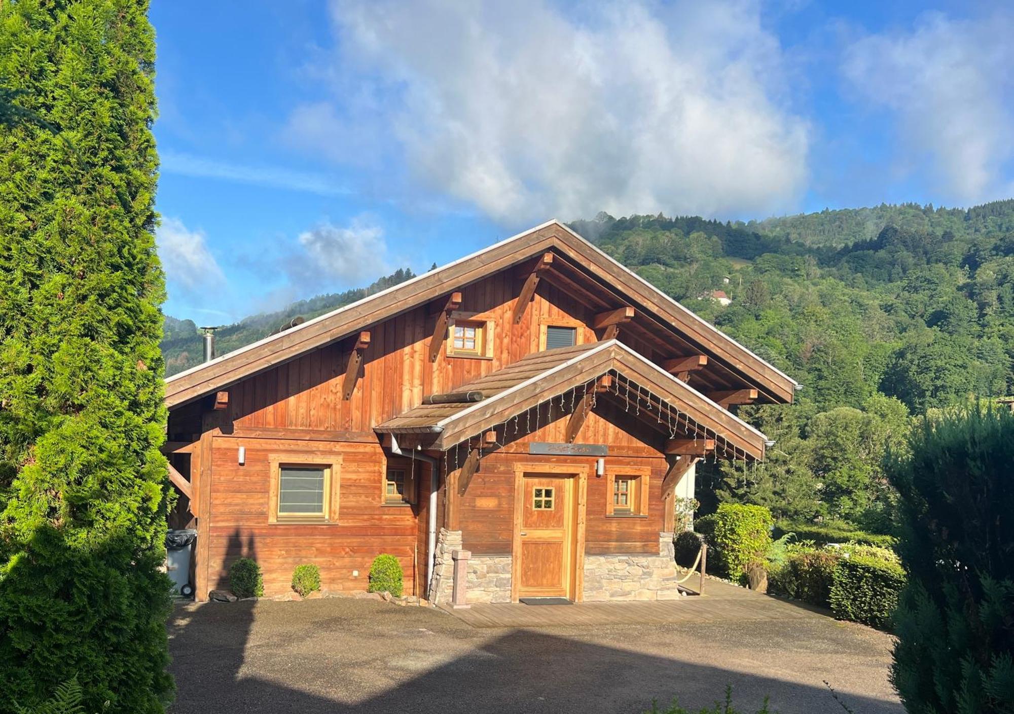 Logis Hotel, Chalets Et Restaurant Les Chatelmines La Bresse Exterior photo