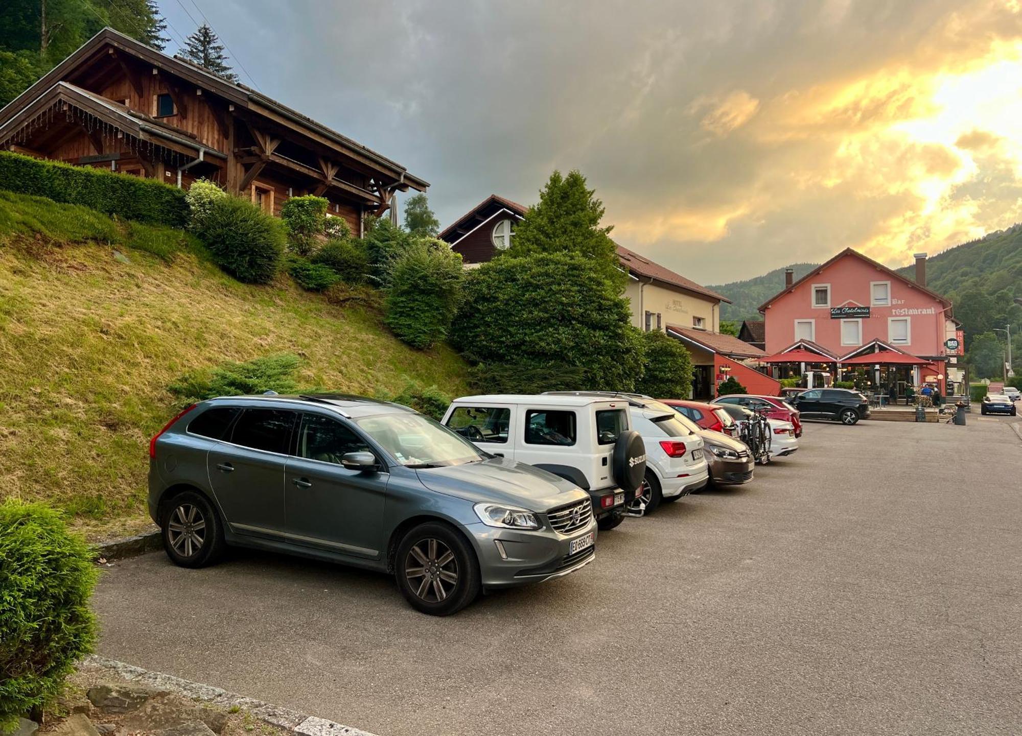 Logis Hotel, Chalets Et Restaurant Les Chatelmines La Bresse Exterior photo
